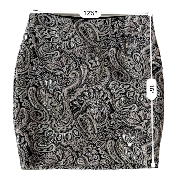 Guess Embroidered Beaded Fitted Mini Skirt Size 2 - Picture 3 of 4